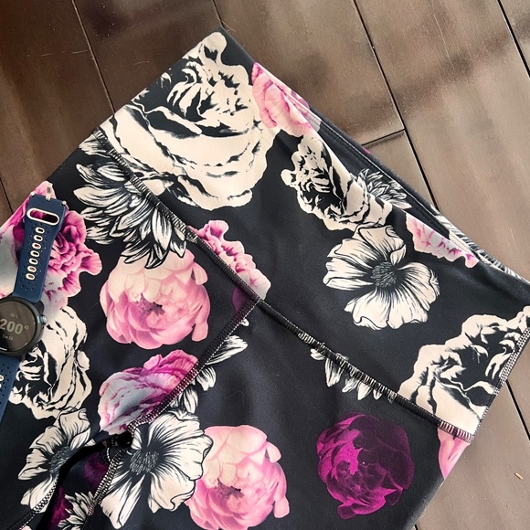 Balance Collection Purple Floral Crop Leggings Size S - Picture 3 of 4